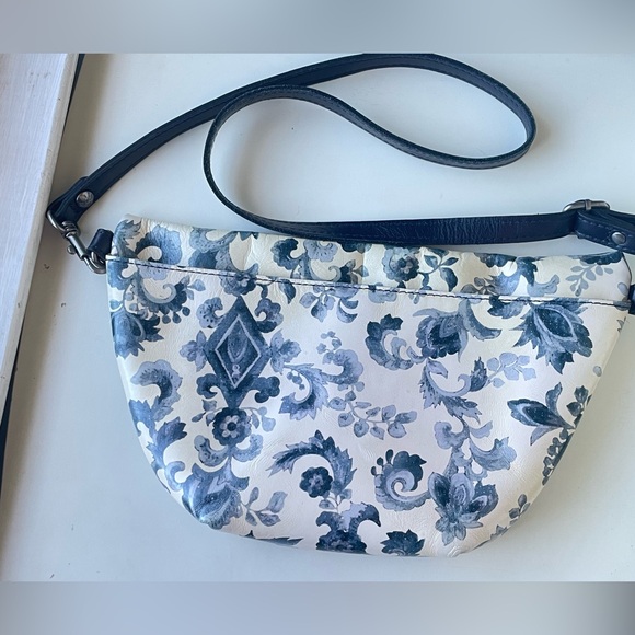 Patricia Nash Blue and White Floral Crossbody Bag - Picture 2 of 7